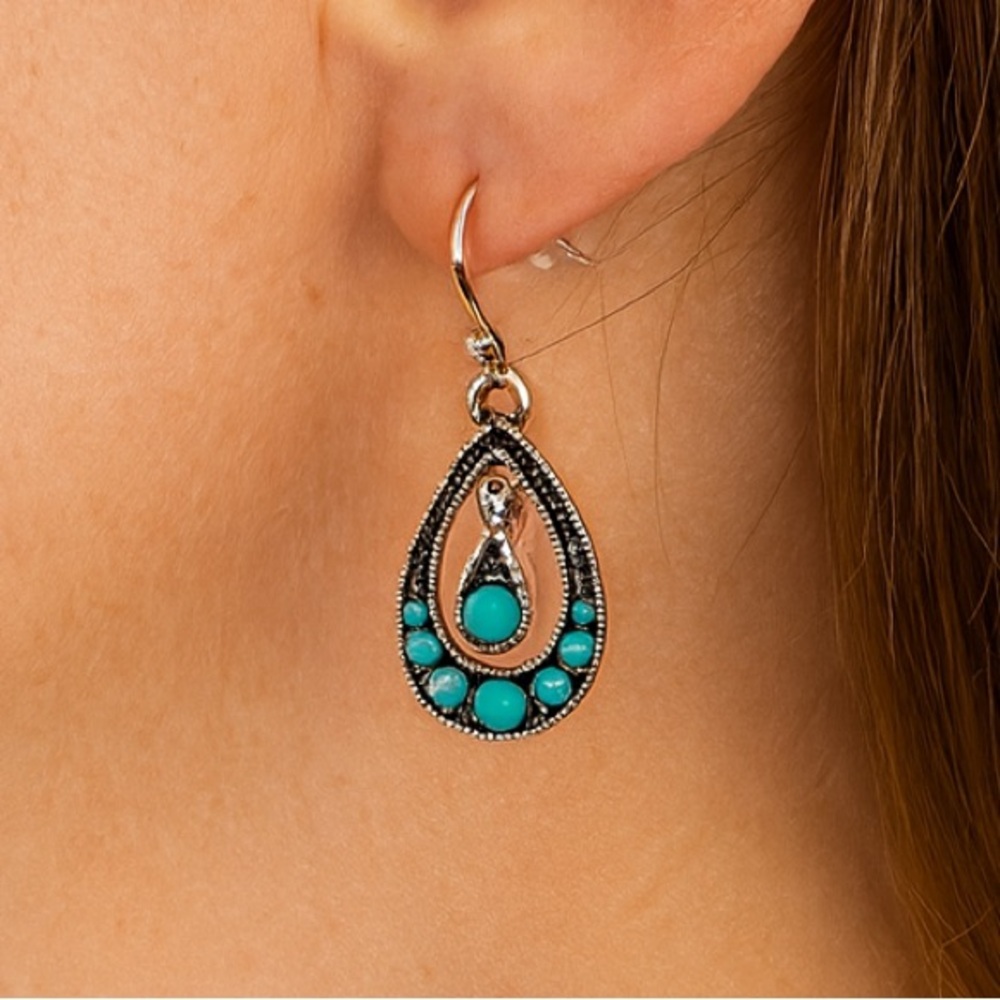 NWT Vintage Inspired Turquoise Tear Drop Earrings
